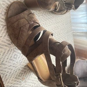 Beautiful block heel and light on your feet!